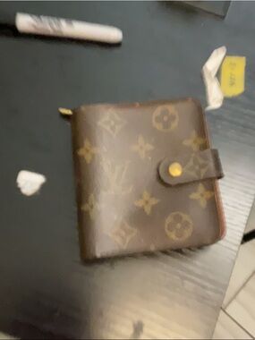 LV Mono Wallet 10